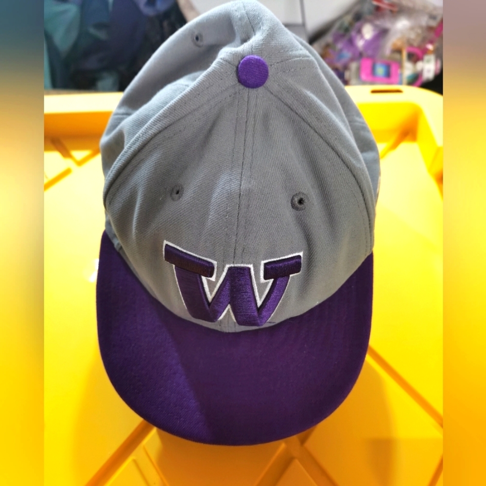 New Era Washington Huskies 59 Fifty Cap Hat Size 7 1/8